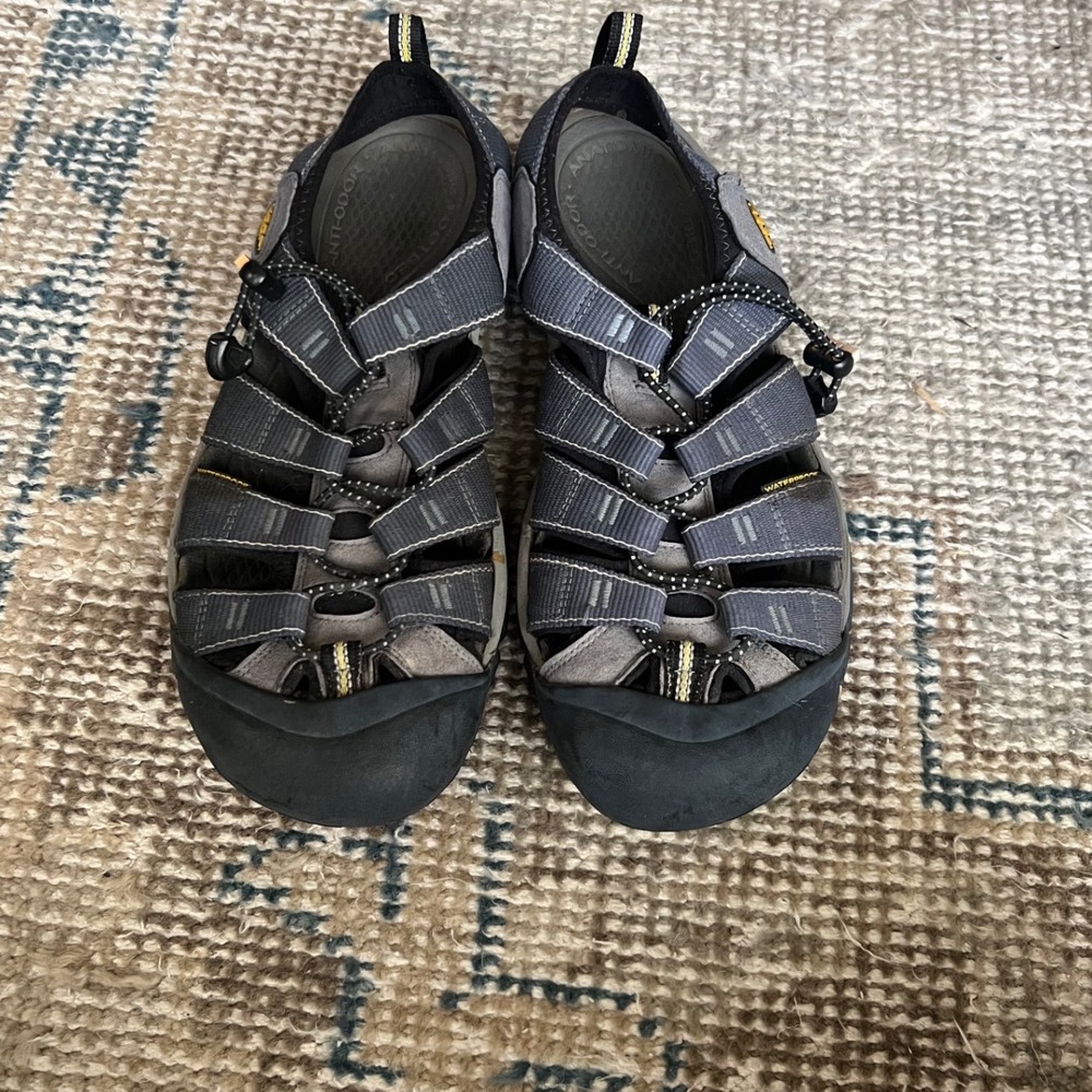 Keen Newport H2 Mens Sandals Gray Black Waterproof Hiking Water Shoes 10.5